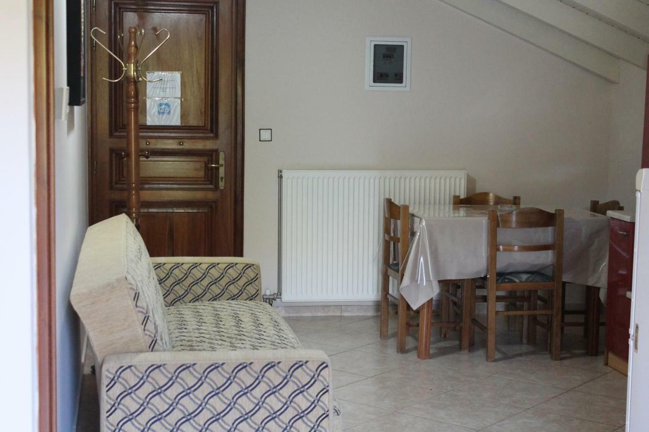 Victoria'S Apartments Dilináta Extérieur photo